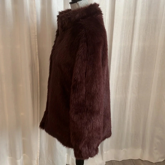 FOREVER  21 Faux Fur Coat Merlot Mandarin Collar Lined Pockets, Size M - Picture 7 of 10